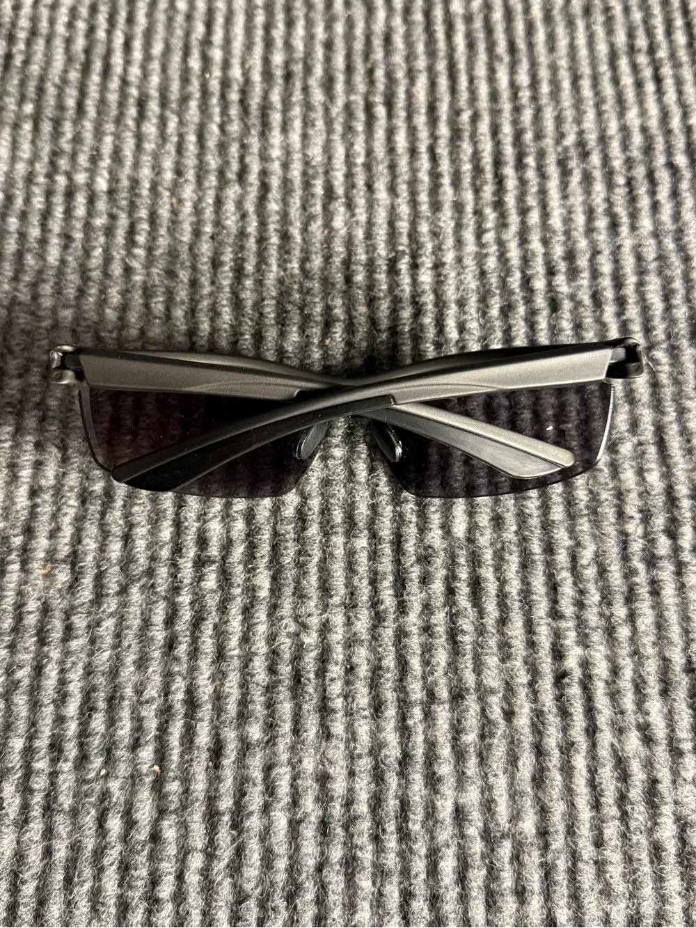 Foster Grant Semi-Rimless Sport Sunglasses – Matte Gray Wrap Frames